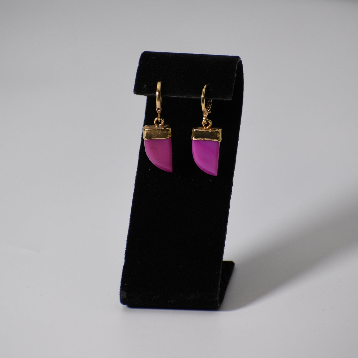 "Lucky Horns" Agate Earrings (Leverback)